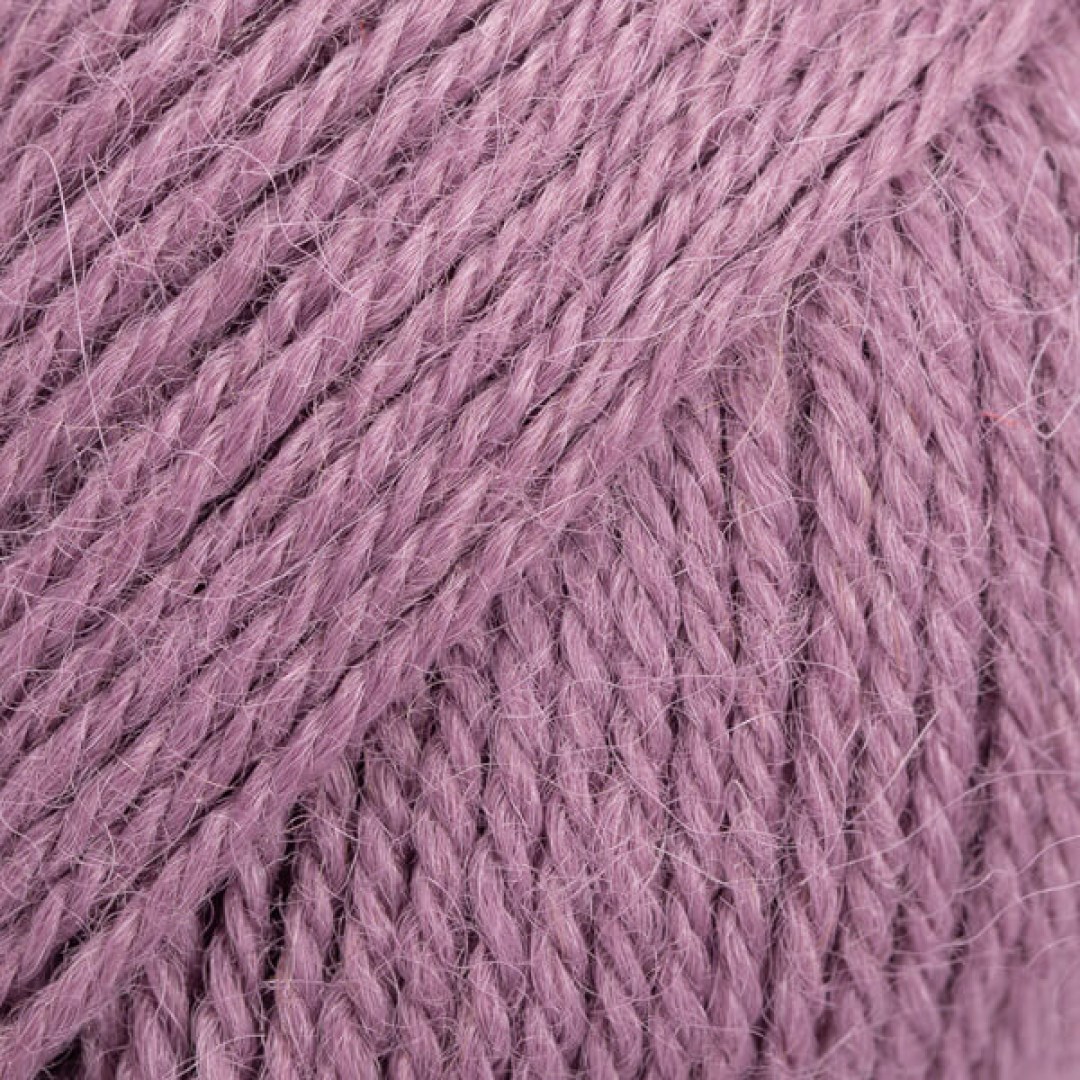 Το DROPS Alpaca είναι ένα υπέροχο νήμα από 100% εξαιρετικό μαλλί αλπακά.