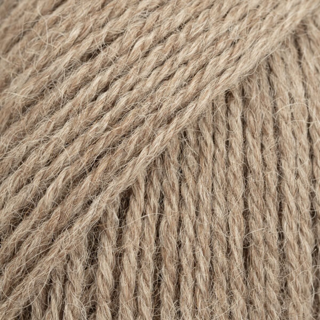 Το DROPS Alpaca είναι ένα υπέροχο νήμα από 100% εξαιρετικό μαλλί αλπακά.