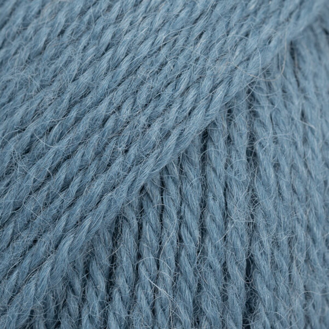 Το DROPS Alpaca είναι ένα υπέροχο νήμα από 100% εξαιρετικό μαλλί αλπακά.