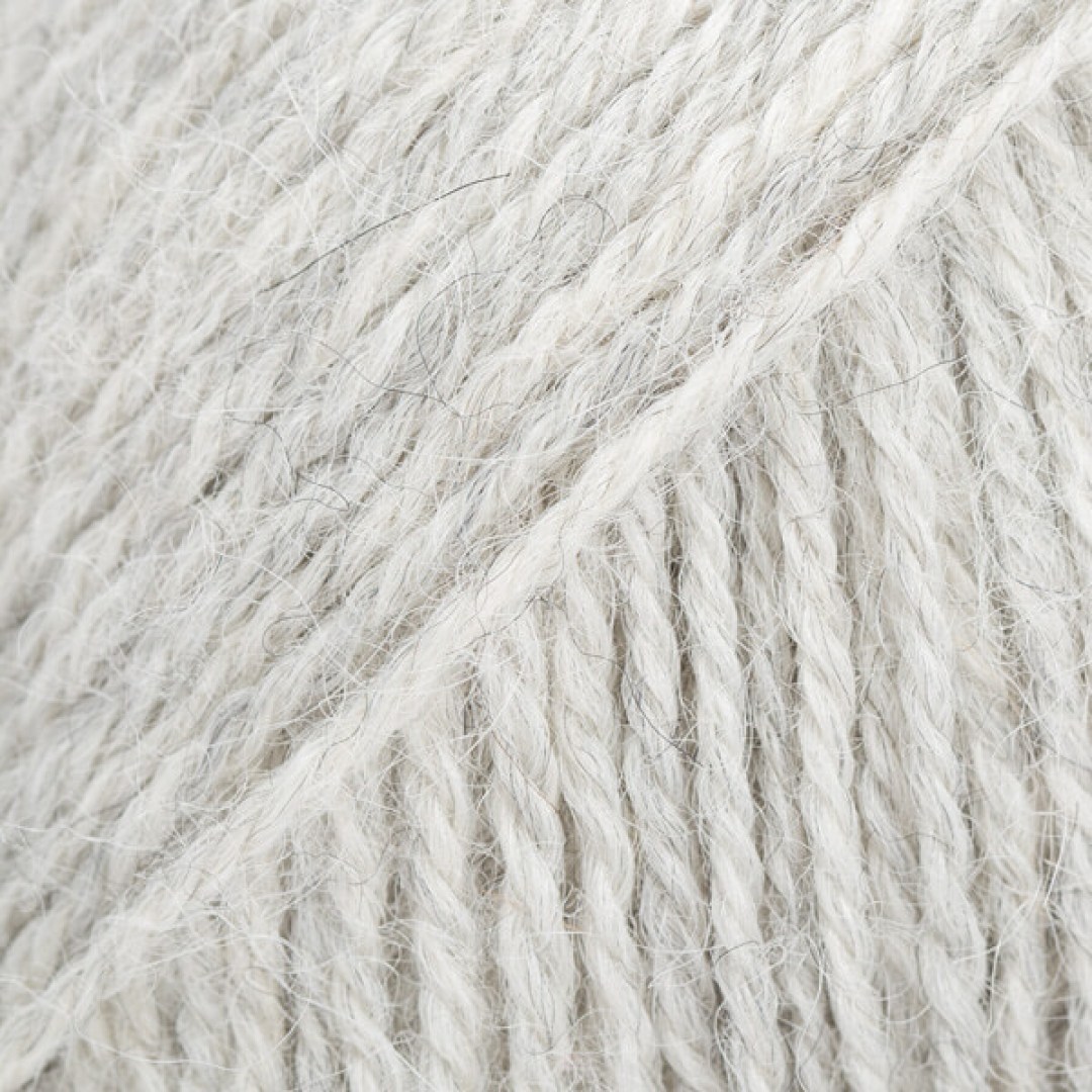 Το DROPS Alpaca είναι ένα υπέροχο νήμα από 100% εξαιρετικό μαλλί αλπακά.