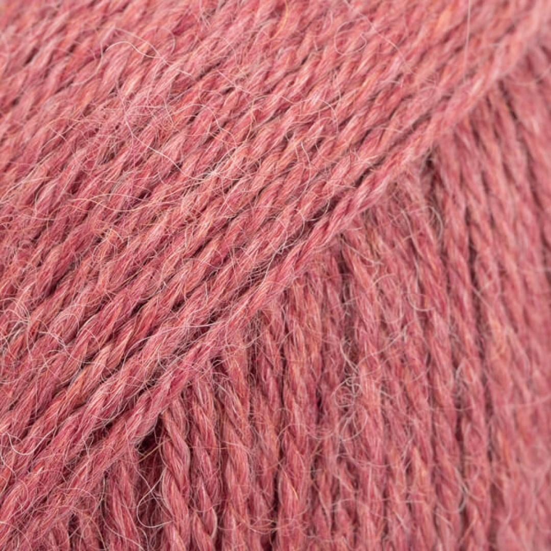 Το DROPS Alpaca είναι ένα υπέροχο νήμα από 100% εξαιρετικό μαλλί αλπακά.