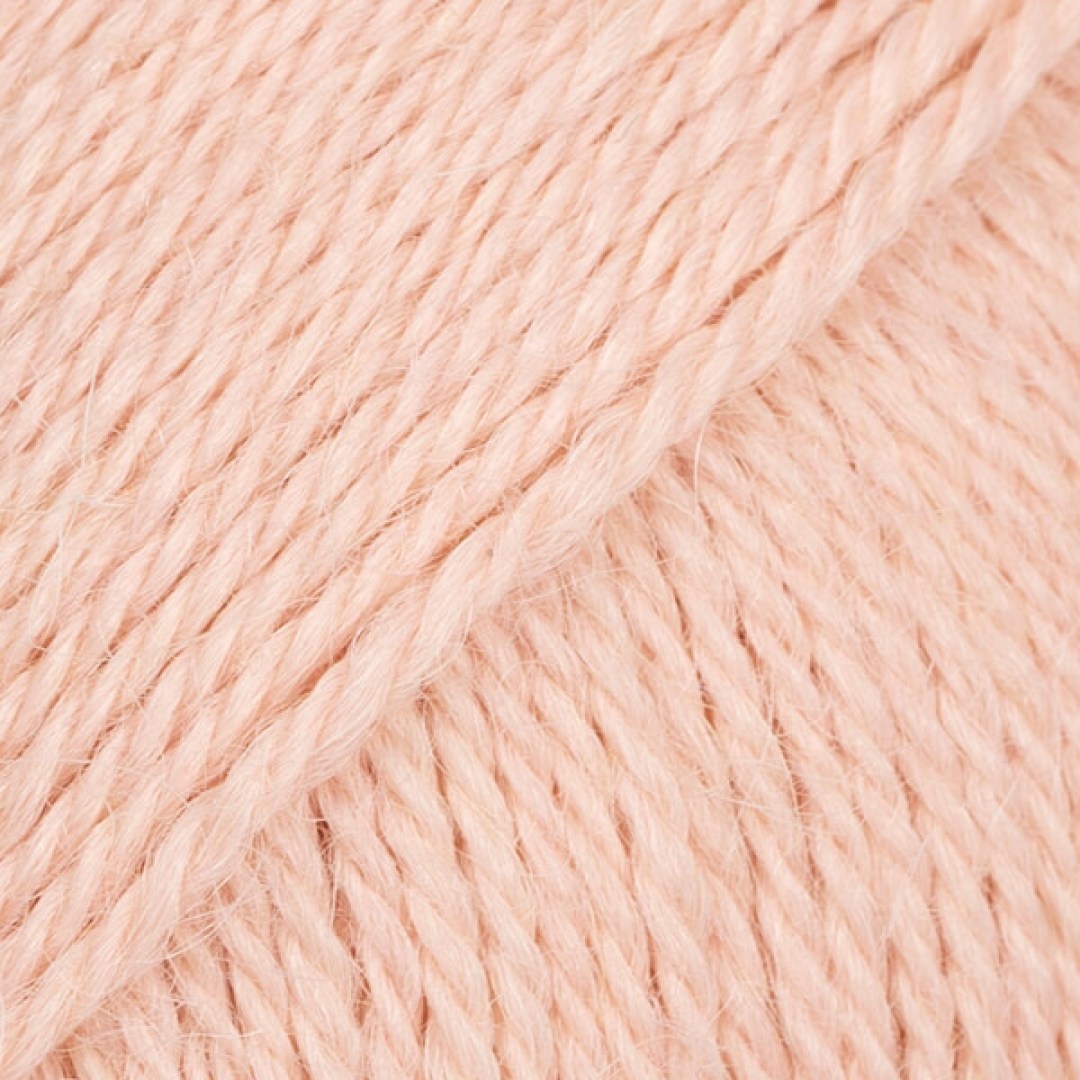 Το DROPS Alpaca είναι ένα υπέροχο νήμα από 100% εξαιρετικό μαλλί αλπακά.