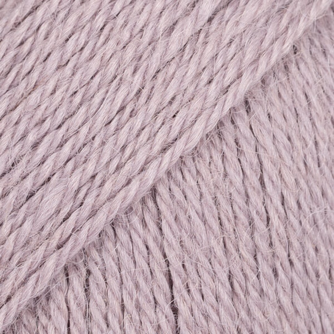 Το DROPS Alpaca είναι ένα υπέροχο νήμα από 100% εξαιρετικό μαλλί αλπακά.