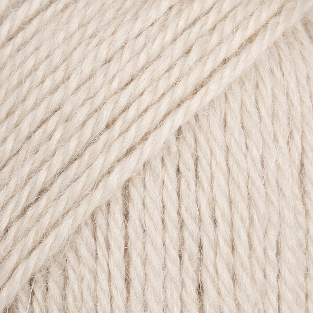 Το DROPS Alpaca είναι ένα υπέροχο νήμα από 100% εξαιρετικό μαλλί αλπακά.