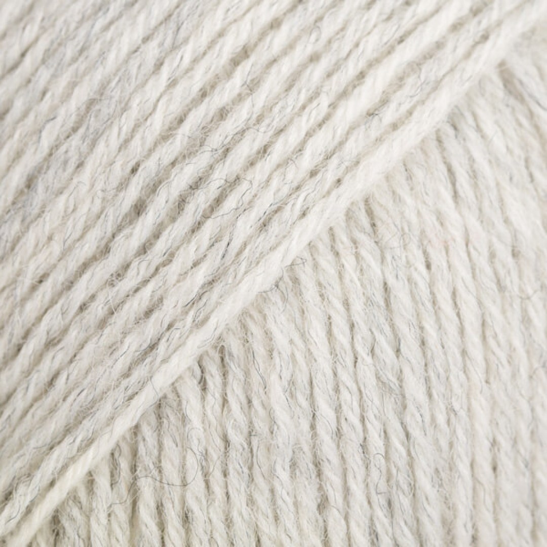 Ανθεκτικό, τετράκλωνο νήμα από μαλλί superwash και πολυαμίδιο. Μαλακό στην αφή, πλένεται στο πλυντήριο και είναι ιδανικό για κάλτσες, παιδικά πλεκτά και πολύχρωμες δημιουργίες.