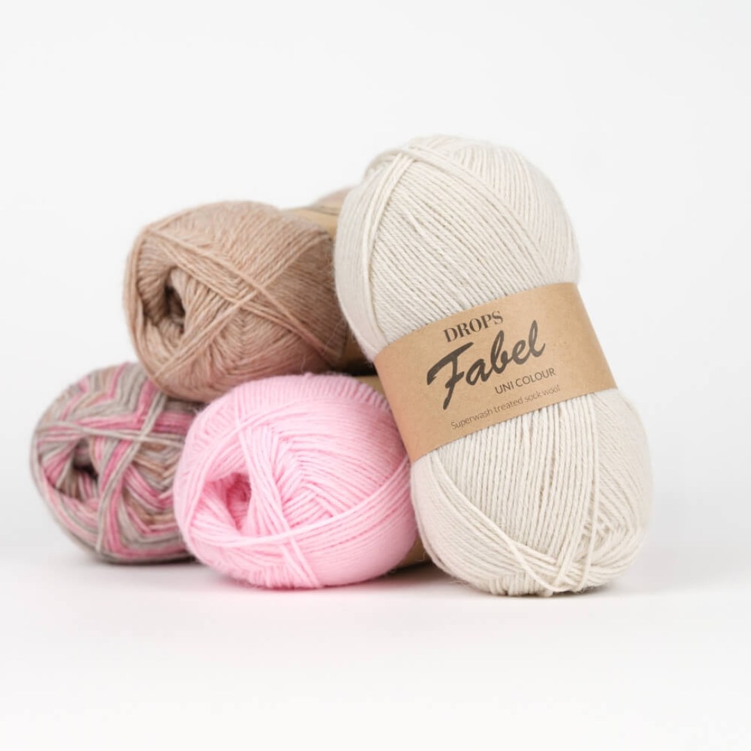 Tο DROPS Fabel είναι ένα τετράκλωνο νήμα πολύ ανθεκτικό και ειδικά σχεδιασμένο για πολύ ανθεκτικές κάλτσες και όχι μόνο.