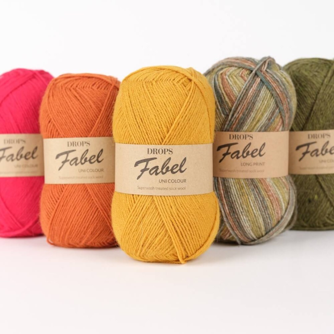 Tο DROPS Fabel είναι ένα τετράκλωνο νήμα πολύ ανθεκτικό και ειδικά σχεδιασμένο για πολύ ανθεκτικές κάλτσες και όχι μόνο.