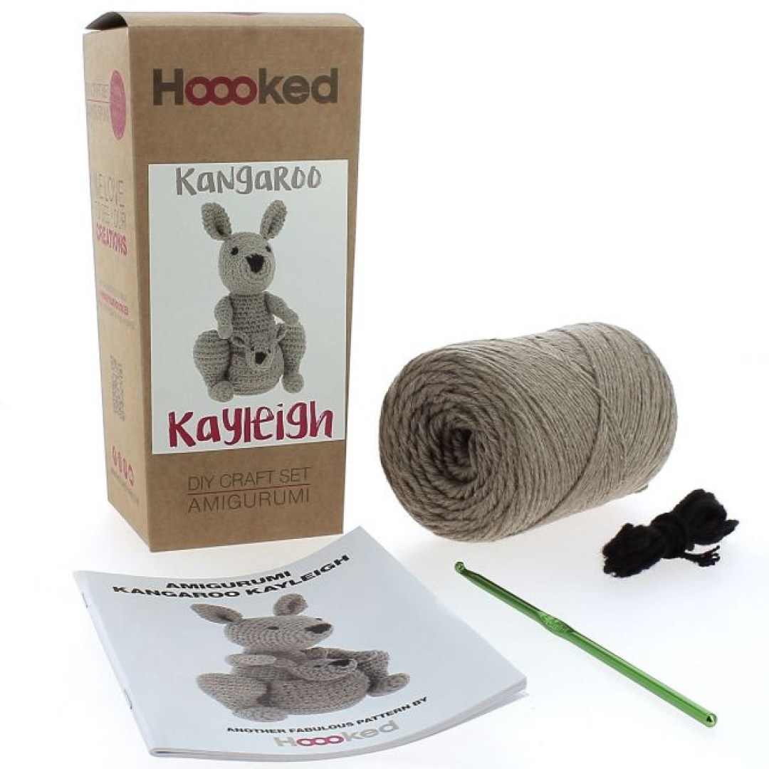 Αυτό το amigurumi καγκουρό είναι ένα διασκεδαστικό δώρο για μια μέλλουσα μητέρα ή για ένα αγαπημένο πρόσωπο με πάθος για την Αυστραλία.