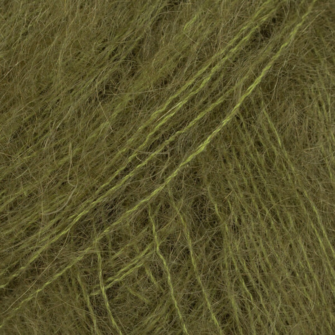 Αέρινο και πολυτελές νήμα από μοχέρ superkid και μετάξι μουριάς. Ιδανικό για φίνα πλεκτά και αξεσουάρ με ρομαντική, ανάλαφρη υφή και διακριτική λάμψη.