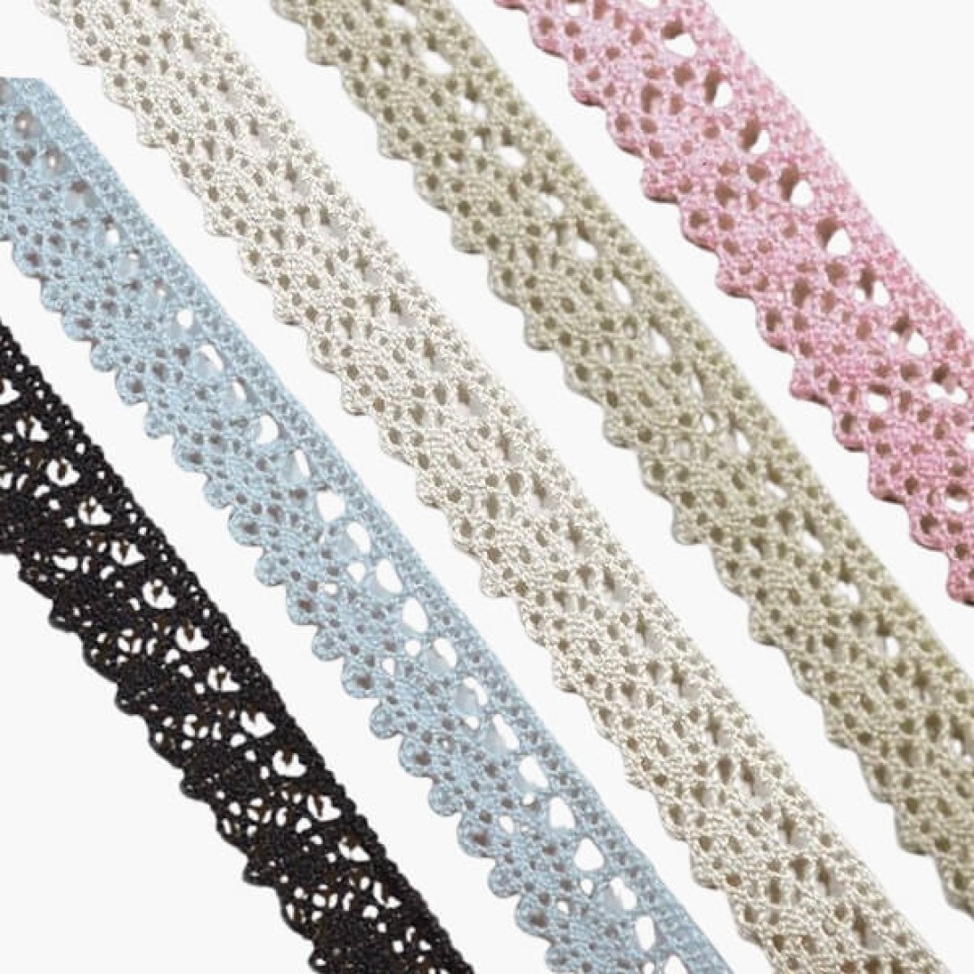 Δαντέλα λεπτή βαμβακερή 1 cm σε διάφορα χρώματα. Ιδανική για διακόσμηση, ραπτική, μπομπονιέρες και χειροποίητες δημιουργίες.