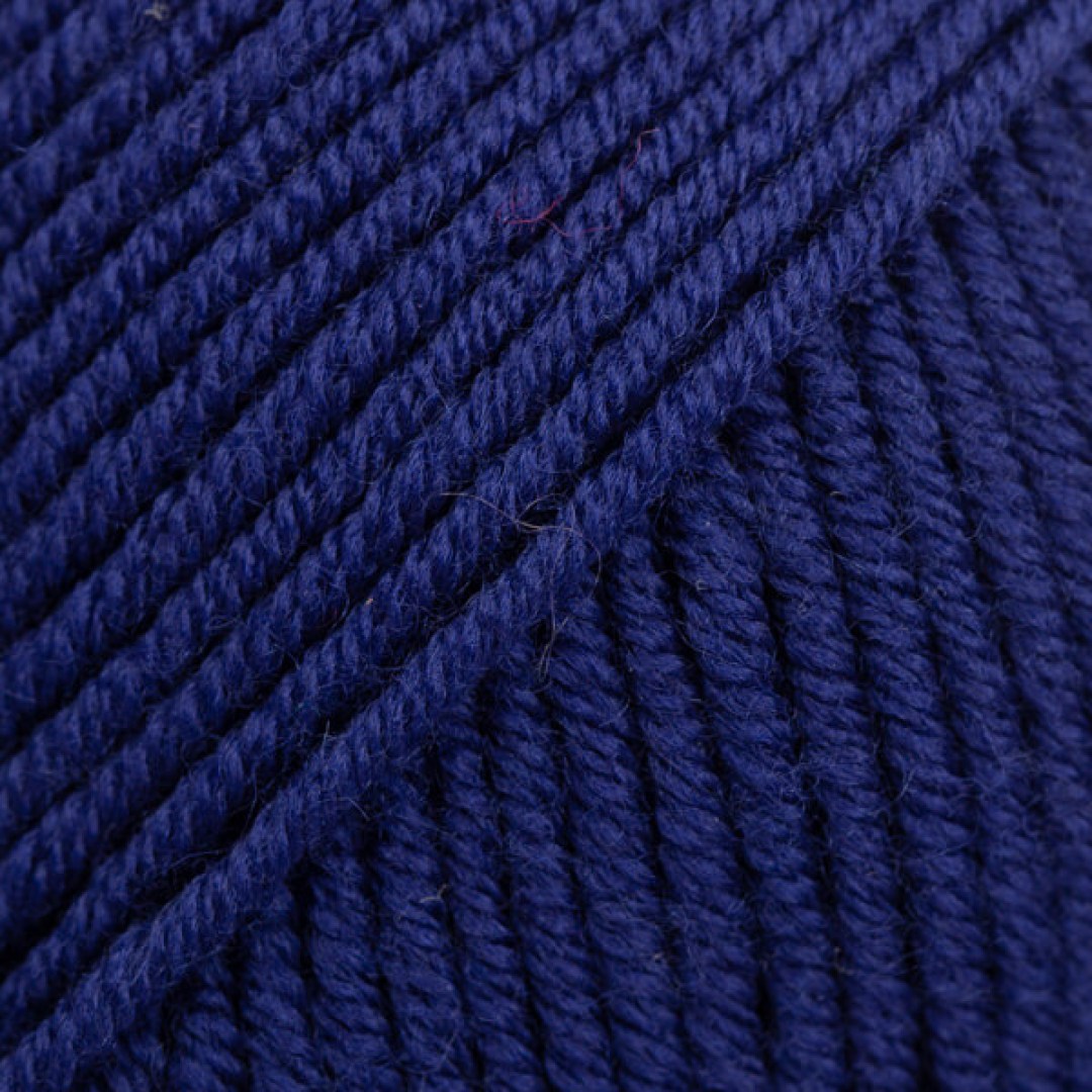 Το DROPS Merino Extra Fine είναι νήμα που περιστρέφεται από πολύ λεπτές ίνες μαλλιού μερινός από ζώα ελευθέρας βοσκής και στη Νότια Αμερική.