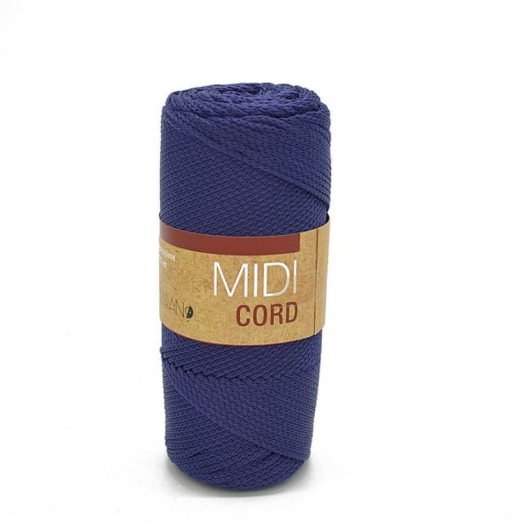 Το Midi Cord ανήκει στην ίδια οικογένεια με το Slim Cord. Είναι ένα νήμα λίγο πιο παχύ διατηρώντας όμως τη σταθερότητα και το υπέροχο αποτέλεσμα. 