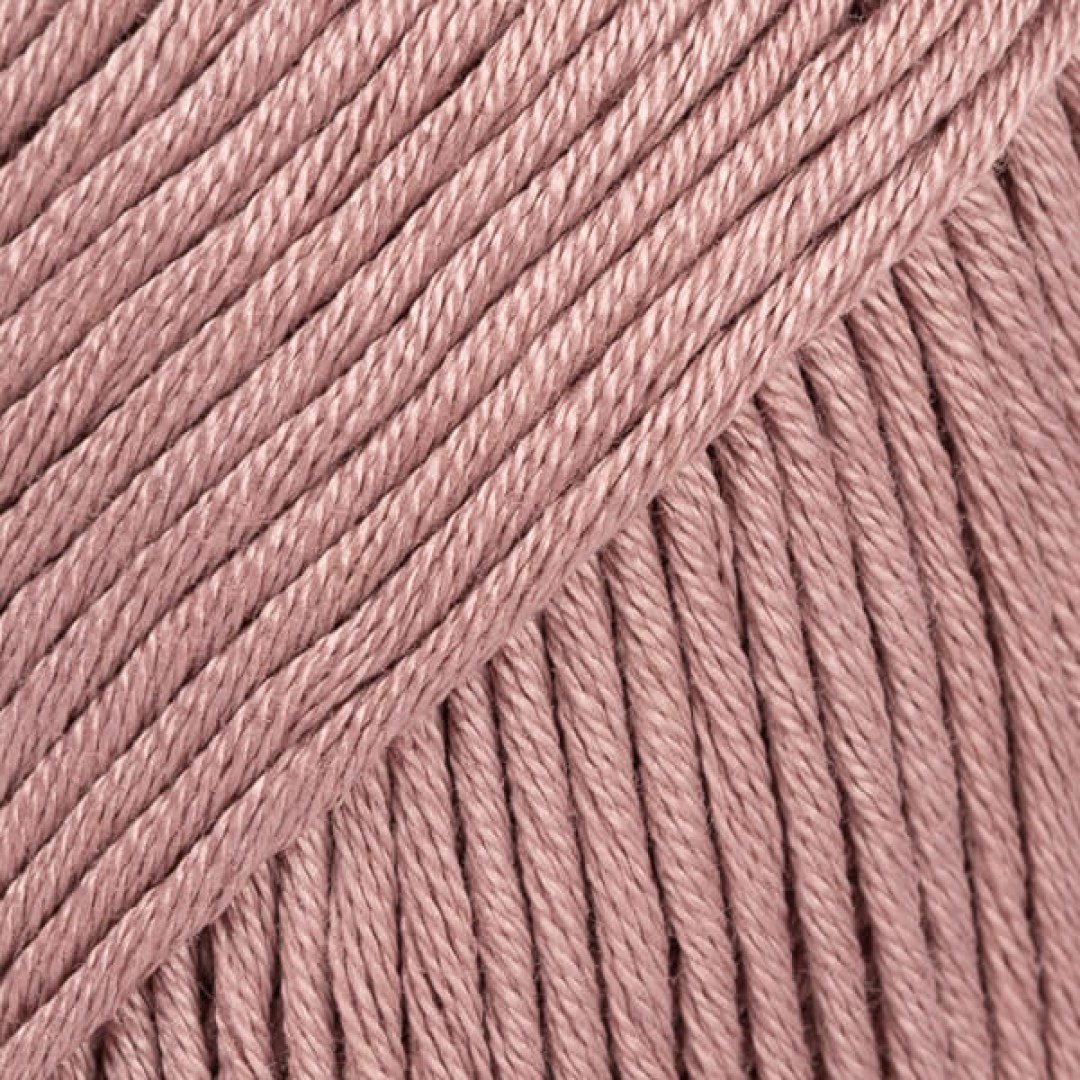 Το DROPS Muskat είναι ένα πολύχρωμο βαμβακερό νήμα, φτιαγμένο από 100% αιγυπτιακό μερισμένο βαμβάκι, την καλύτερη μακριά ίνα από βαμβάκι που μπορείτε να βάλετε τα χέρια σας!