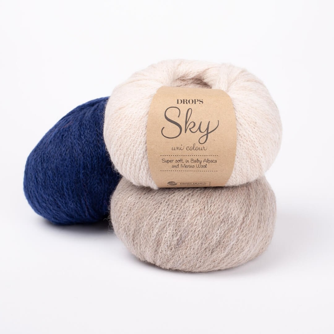Κατασκευασμένο με συνδυασμό από 74% Baby Alpaca, 8% μαλλί Μερινός και 18% πολυαμίδη, το DROPS Sky είναι ένα εξαιρετικά μαλακό και πολυτελές νήμα.