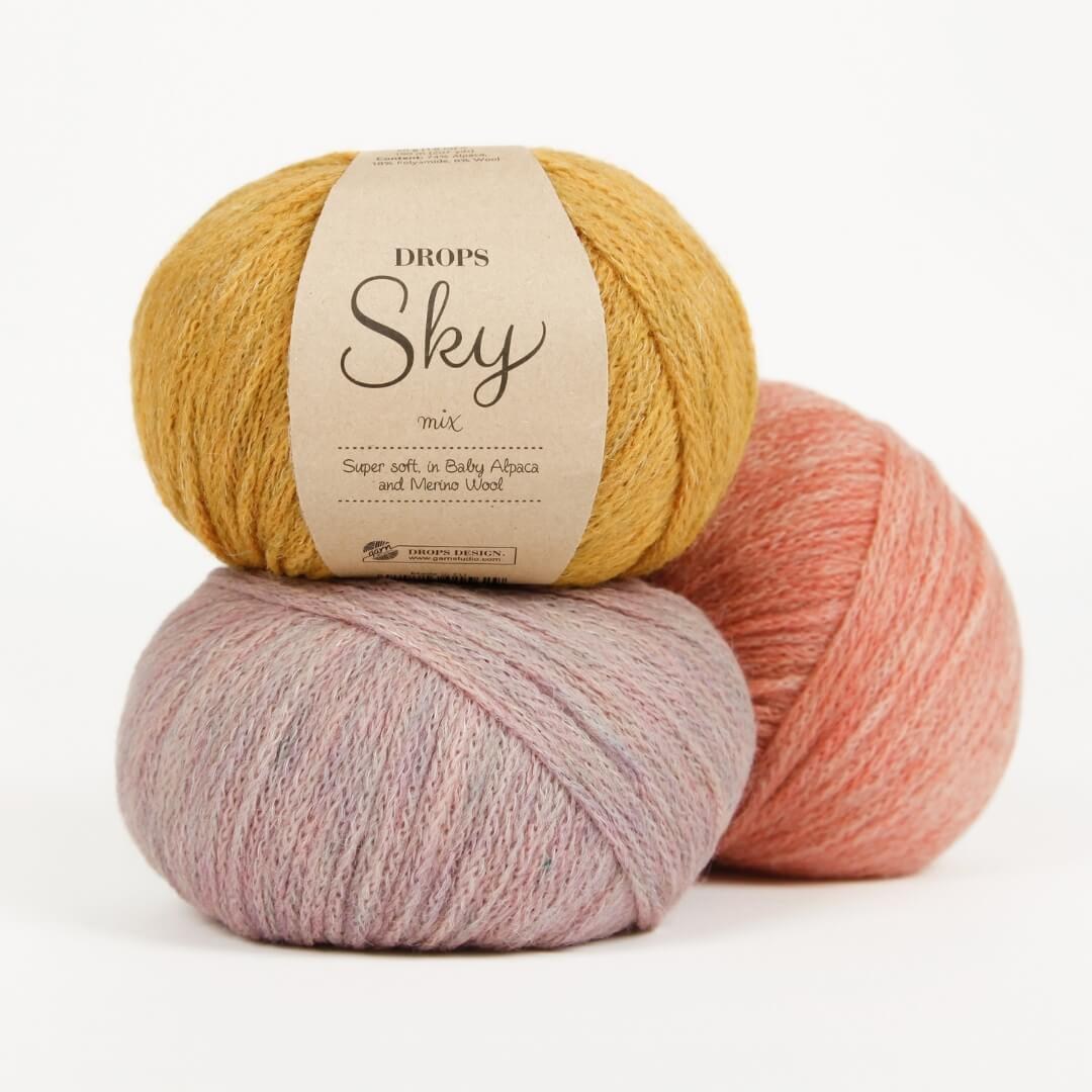Κατασκευασμένο με συνδυασμό από 74% Baby Alpaca, 8% μαλλί Μερινός και 18% πολυαμίδη, το DROPS Sky είναι εξαιρετικά μαλακό και πολυτελές.