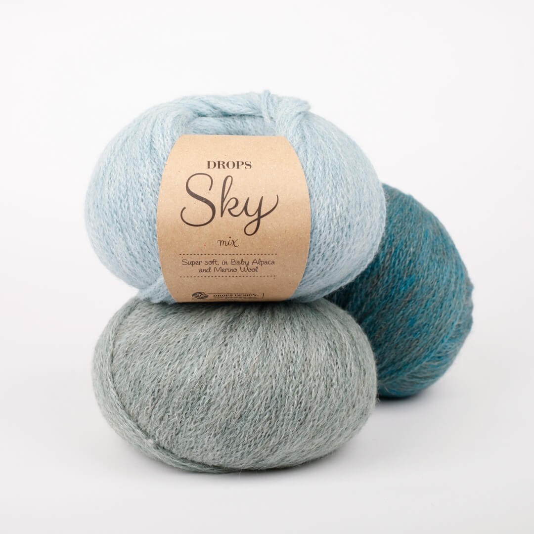 Κατασκευασμένο με συνδυασμό από 74% Baby Alpaca, 8% μαλλί Μερινός και 18% πολυαμίδη, το DROPS Sky είναι εξαιρετικά μαλακό και πολυτελές.