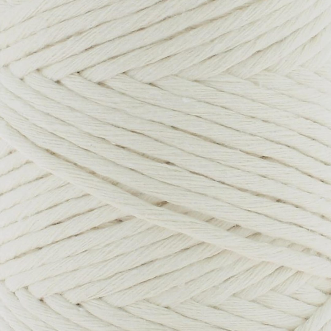 Το Spesso Macrame είναι ένα νέο, φιλικό προς το περιβάλλον νήμα που δημιουργεί μοντέρνες και γεμάτες υφές σε χρόνο μηδέν!