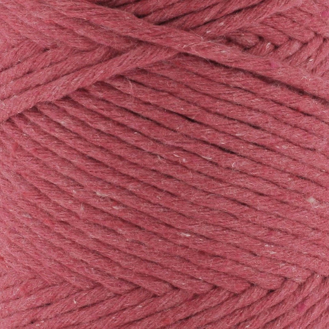 Το Spesso Macrame είναι ένα νέο, φιλικό προς το περιβάλλον νήμα που δημιουργεί μοντέρνες και γεμάτες υφές σε χρόνο μηδέν!