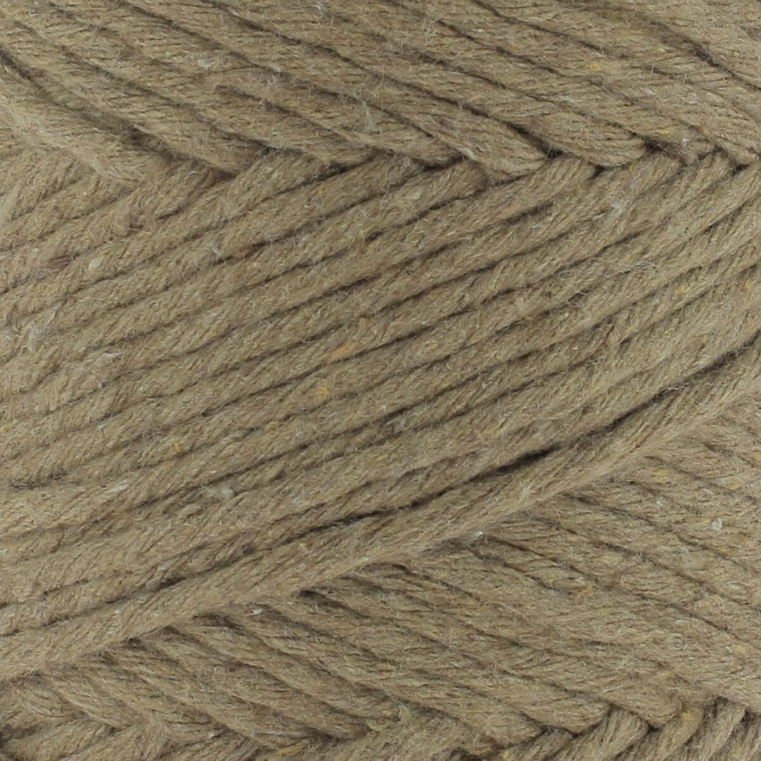 Το Spesso Macrame είναι ένα νέο, φιλικό προς το περιβάλλον νήμα που δημιουργεί μοντέρνες και γεμάτες υφές σε χρόνο μηδέν!