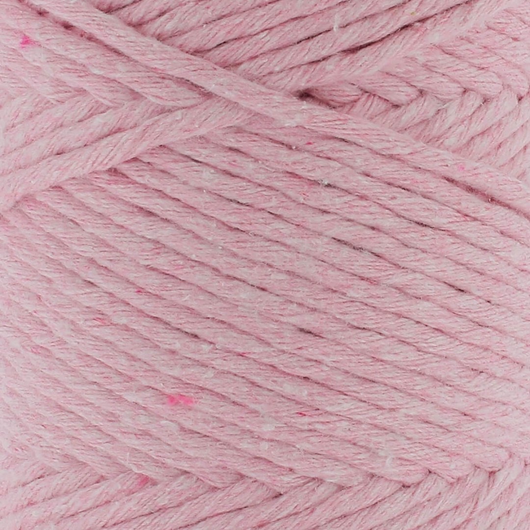Το Spesso Macrame είναι ένα νέο, φιλικό προς το περιβάλλον νήμα που δημιουργεί μοντέρνες και γεμάτες υφές σε χρόνο μηδέν!