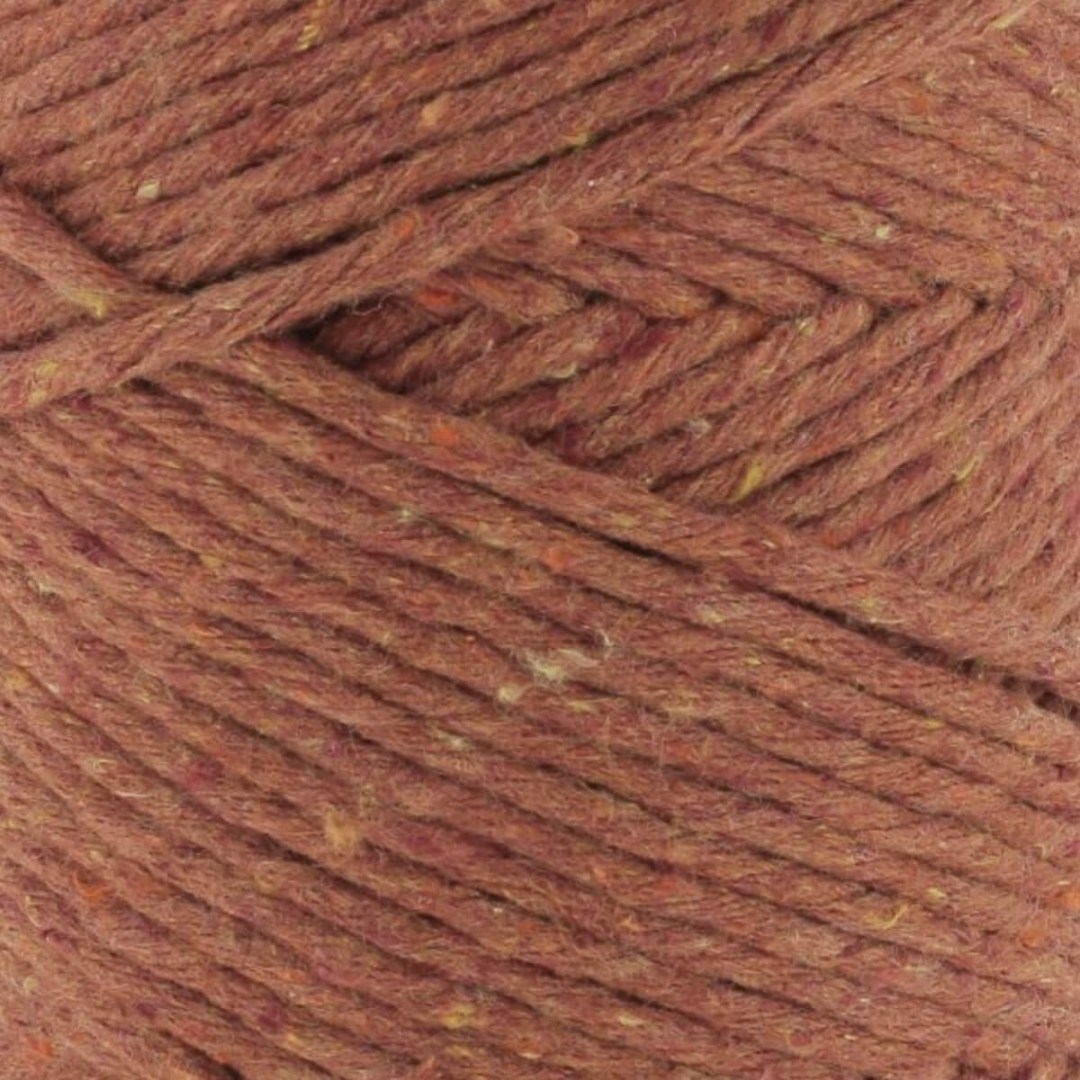 Το Spesso Macrame είναι ένα νέο, φιλικό προς το περιβάλλον νήμα που δημιουργεί μοντέρνες και γεμάτες υφές σε χρόνο μηδέν!