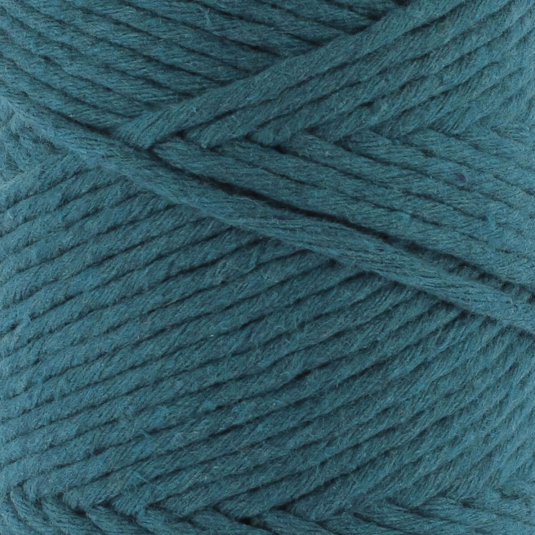 Το Spesso Macrame είναι ένα νέο, φιλικό προς το περιβάλλον νήμα που δημιουργεί μοντέρνες και γεμάτες υφές σε χρόνο μηδέν!