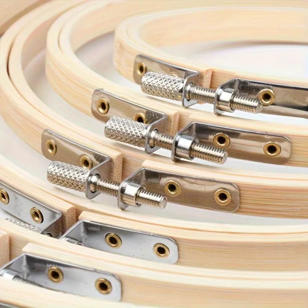 Τελάρο κεντήματος από φυσικό μπαμπού, ιδανικό για κεντήματα, διακόσμηση ή DIY έργα. Διαθέσιμο σε διάφορα μεγέθη.